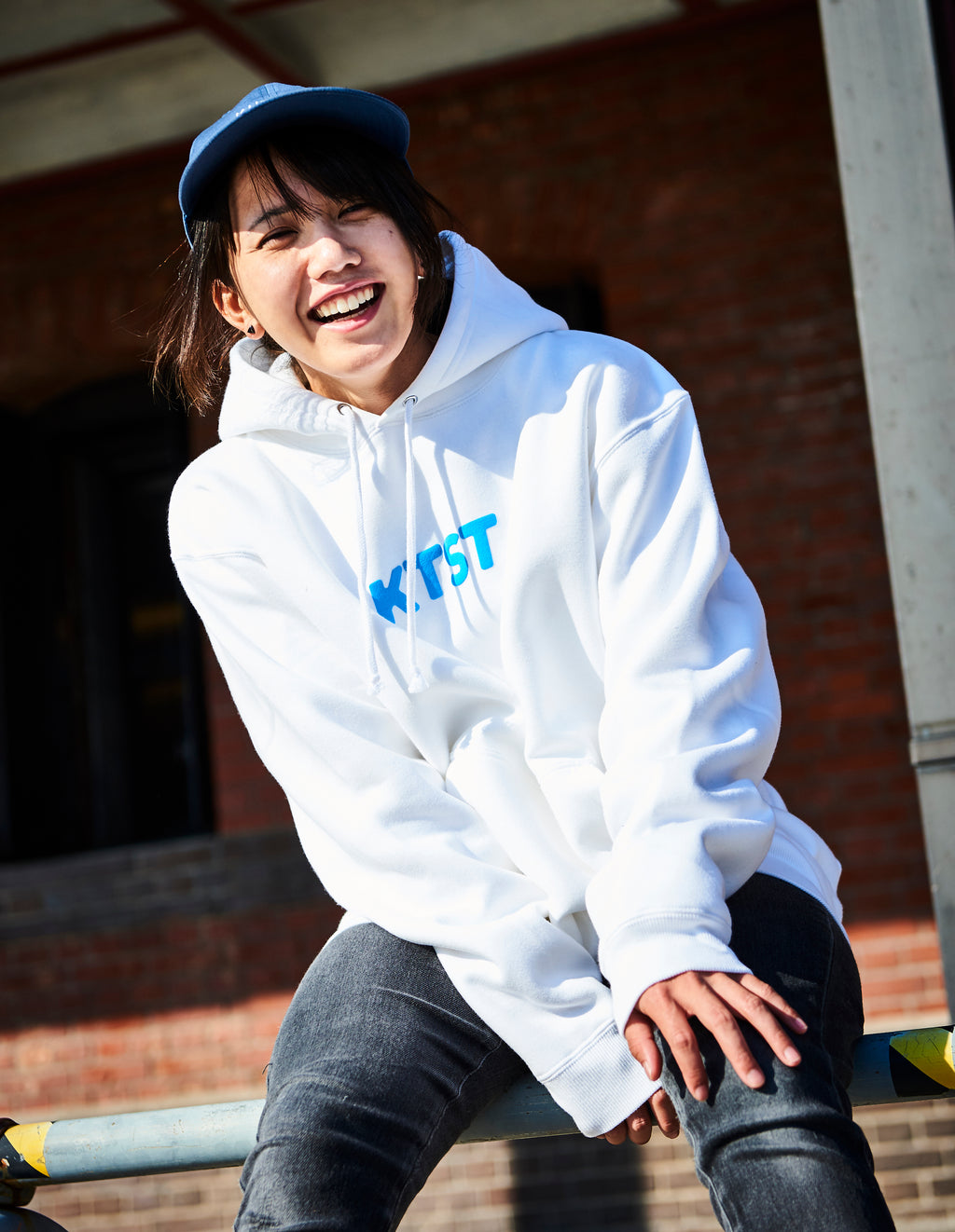 Pop Log Hoodie White