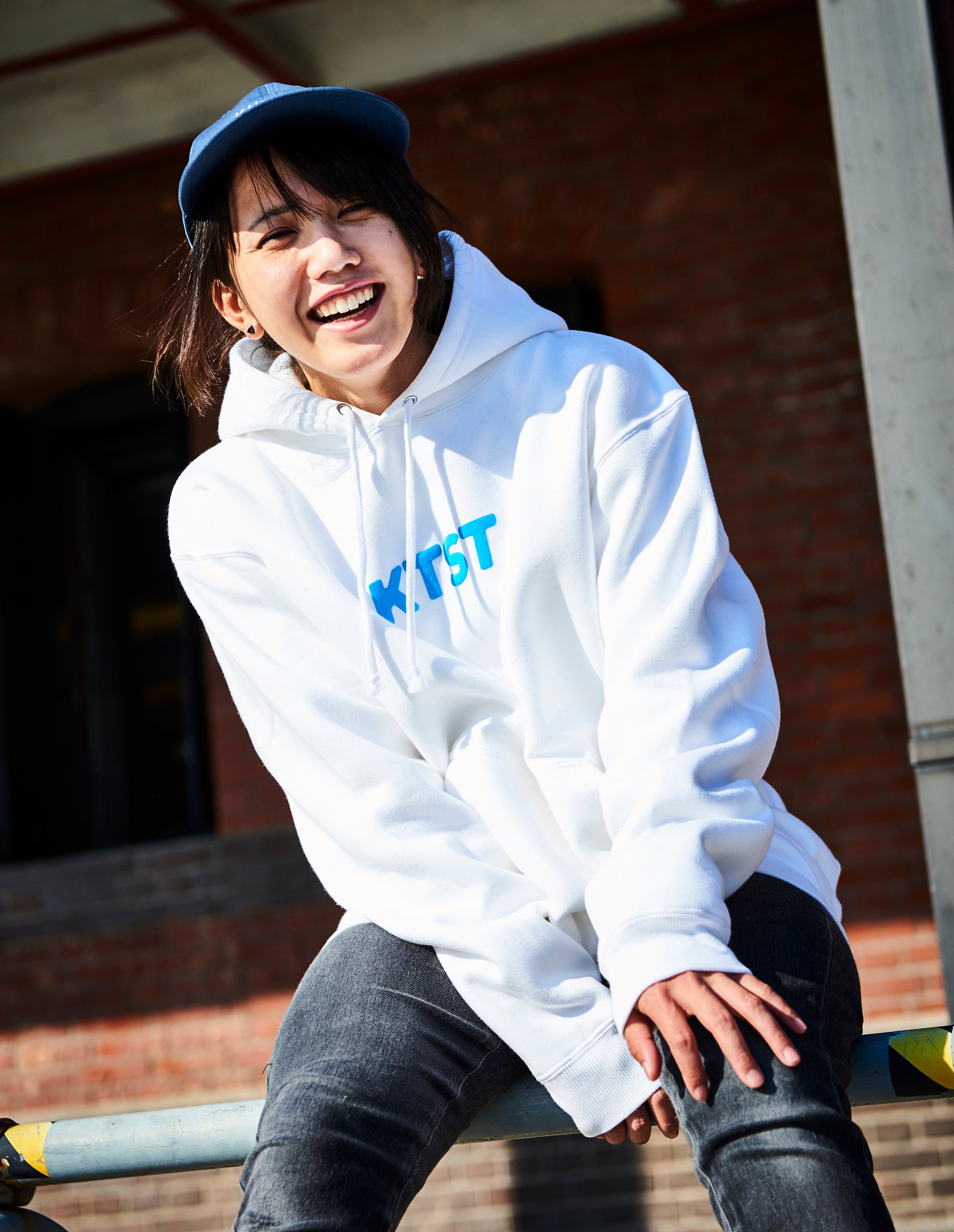 Pop Log Hoodie White